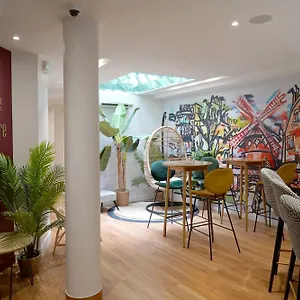 https://hotel-le-montmartre-saint-pierre.fr-paris.fr